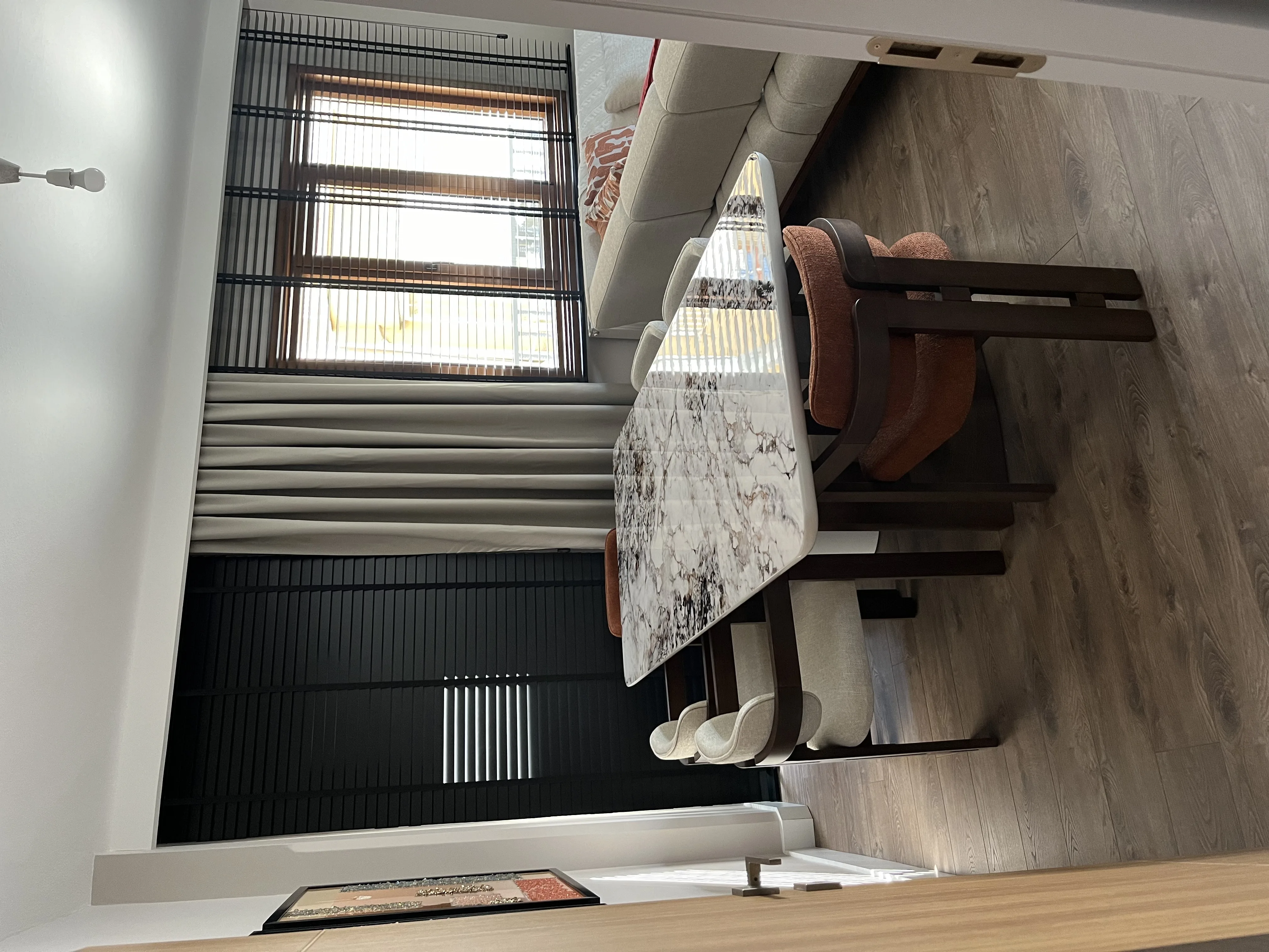 Modern Ev Yemek Masası